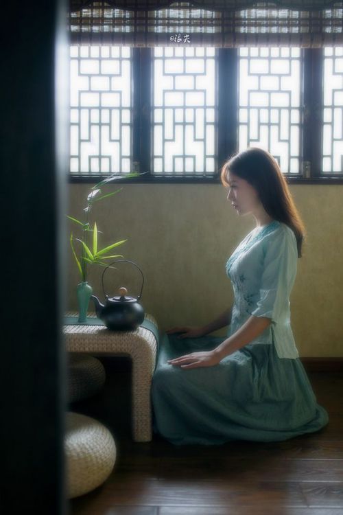 “校园足球特色课程在全国落地，激发青少年的运动热情”，全国校园足球特色学校基本标准(试行)