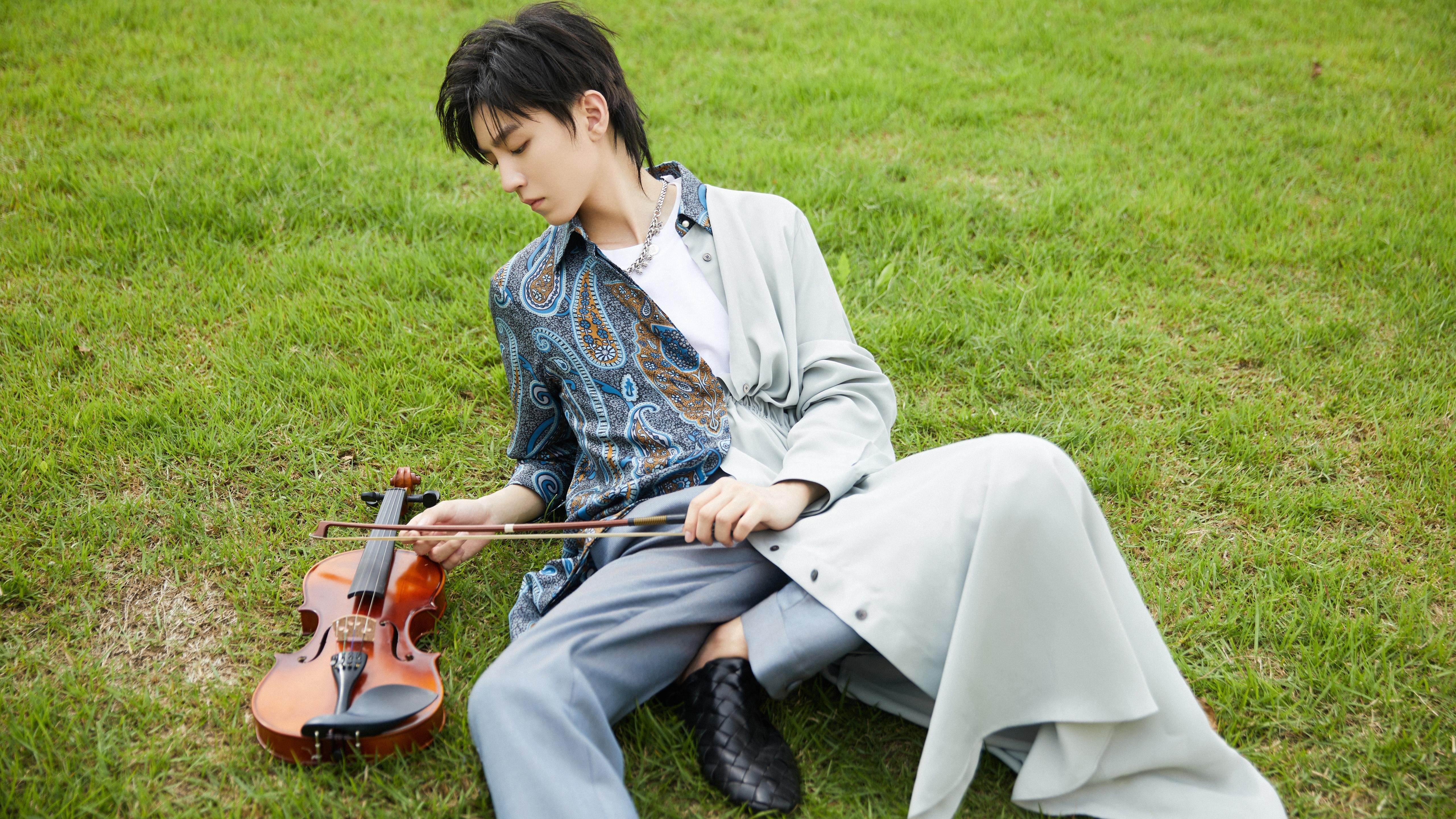 AYX SPORTS-特殊水下蹦床大赛，水中跳跃的精彩瞬间，水上蹦床视频