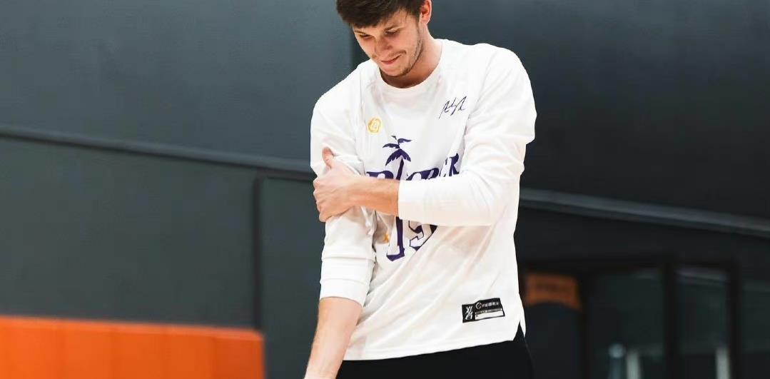 关于爱游戏体育:湖人队新赛季:里夫斯能否继续进步,成为球队的重要一员,在季后赛中发挥关键作用,帮助球队赢得总冠军?的信息 关于爱游戏体育:湖人队新赛季:里夫斯能否继续进步,成为球队的重要一员,在季后赛中发挥关键作用,帮助球队赢得总冠军?的信息