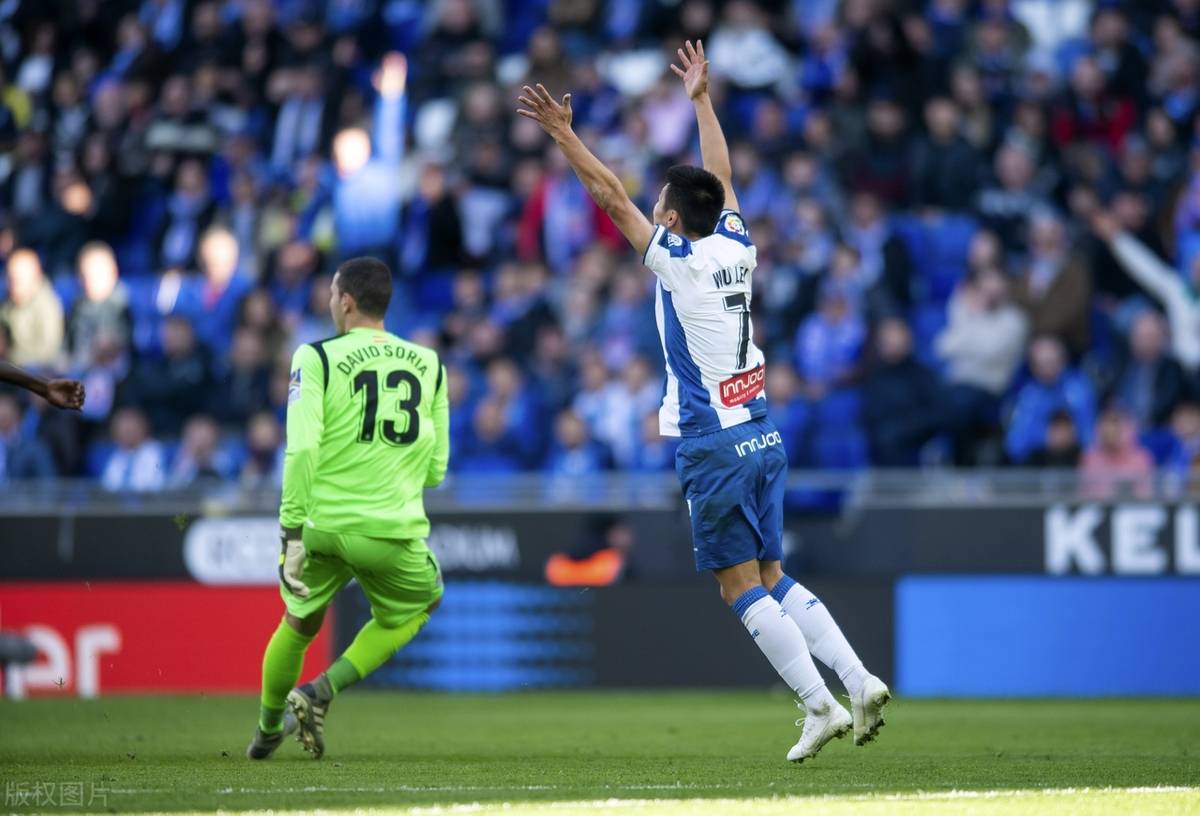 关于爱游戏体育:武磊“重返西甲”成“饮水机管理员”，球迷：还是“回家”吧，中超需要你！的信息