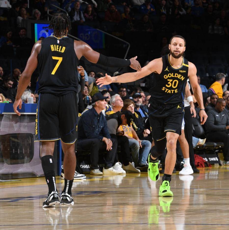 爱游戏体育:勇士队训练营:沙里奇展现组织能力,争夺轮换位置的简单介绍 爱游戏体育:勇士队训练营:沙里奇展现组织能力,争夺轮换位置的简单介绍