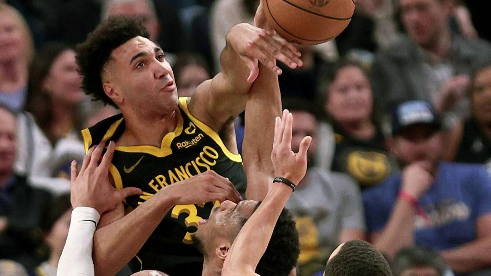 爱游戏官网-爱游戏体育：勇士队训练营：杰克逊-戴维斯展现运动能力，争夺轮换位置的简单介绍